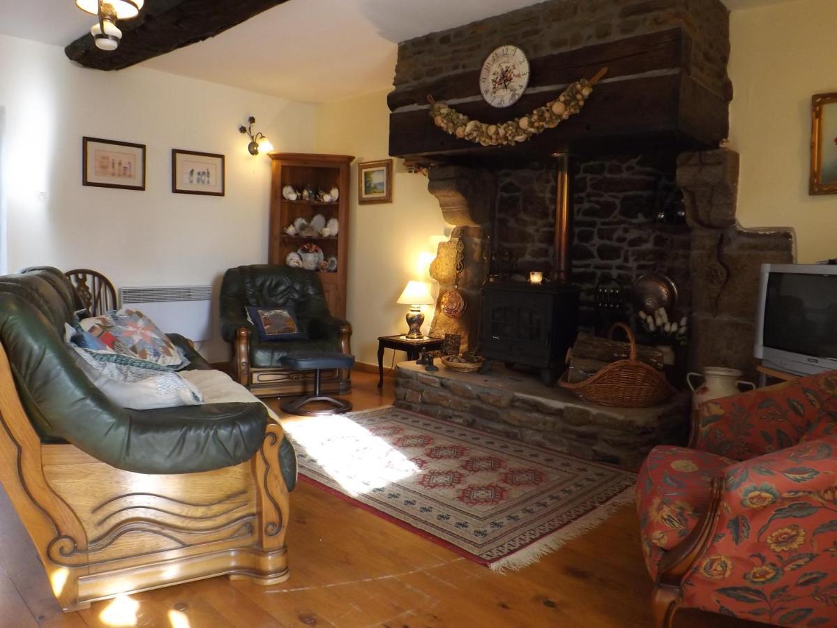 Beautiful 3-Bed Cottage In Passais-Villages Saint-Siméon Exterior foto